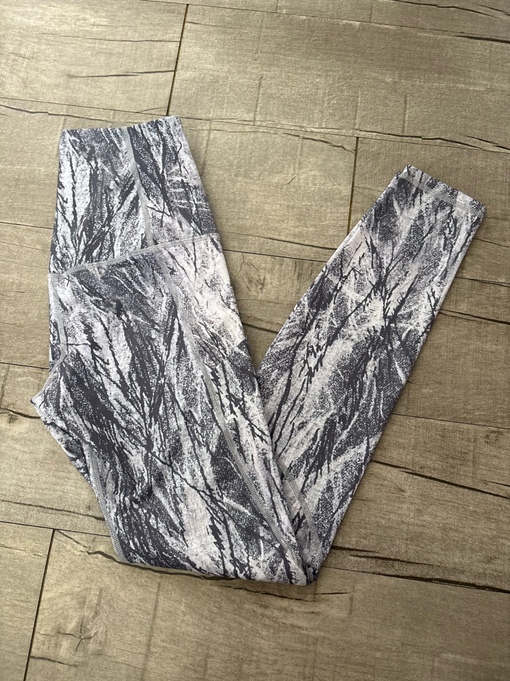 P'tula Women's Chandre Leggings in Gray and White